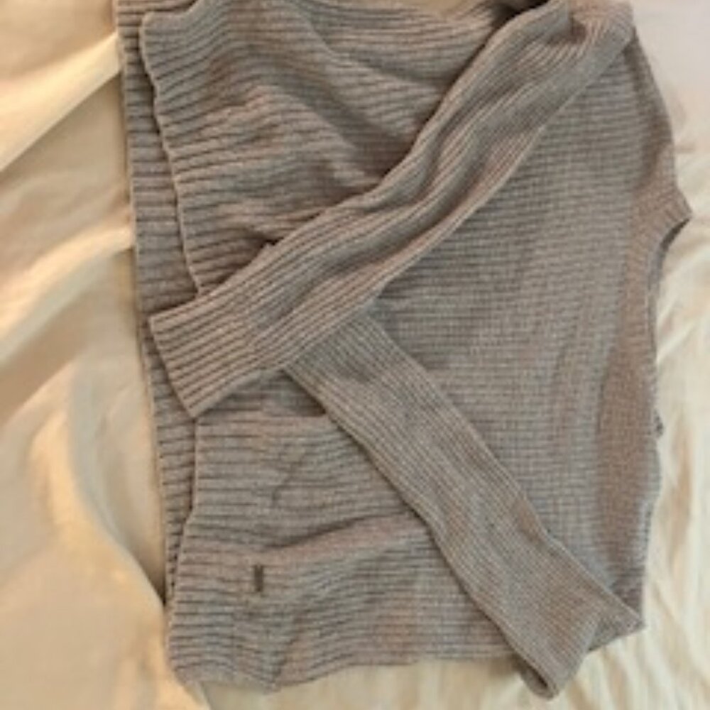 Hollister grey knit Sweater